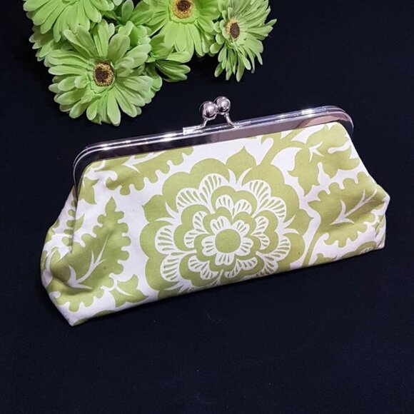 Evening Bag with 70s Style Apple Green Flowers, MOT DOT Textiles, Kiss Lock - Picture 3 of 8